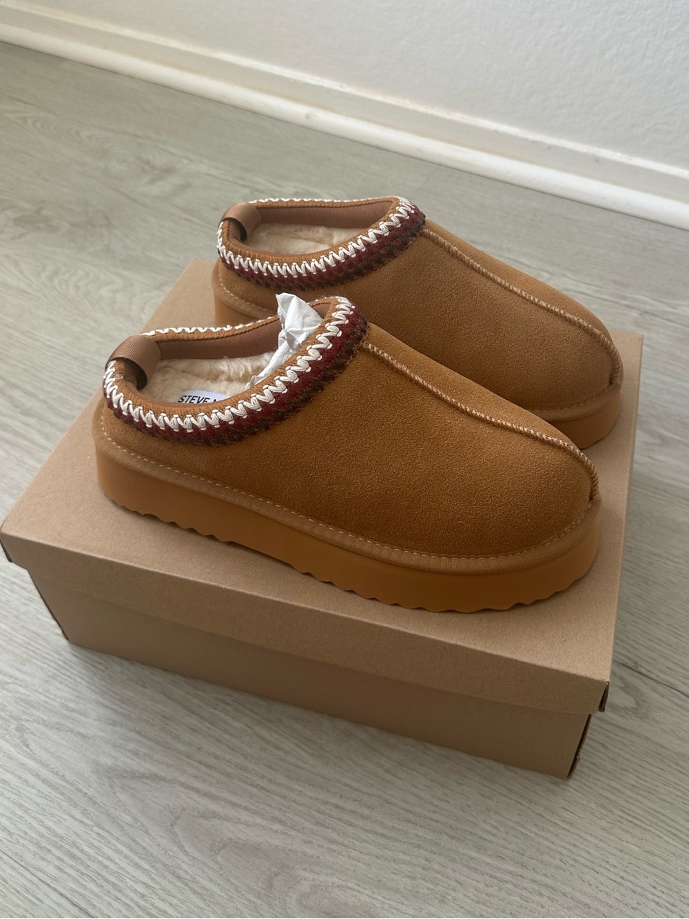 BRAND NEW STEVE MADDEN SELENA COGNAC